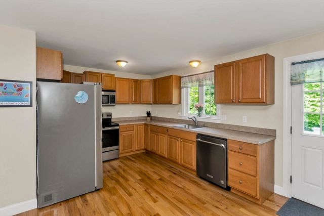 28 Sullivan Blvd A, Oxford, MA 01540