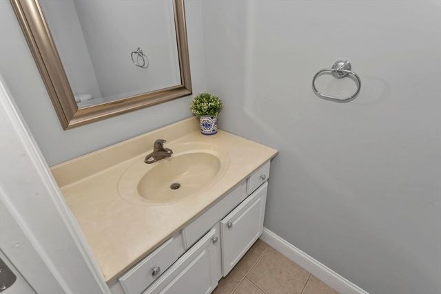 28 Sullivan Blvd A, Oxford, MA 01540