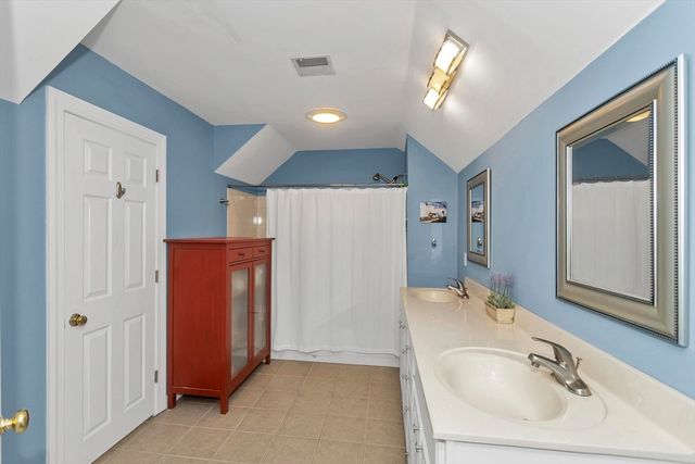 28 Sullivan Blvd A, Oxford, MA 01540