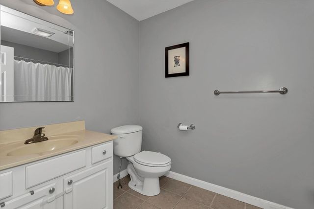 28 Sullivan Blvd A, Oxford, MA 01540