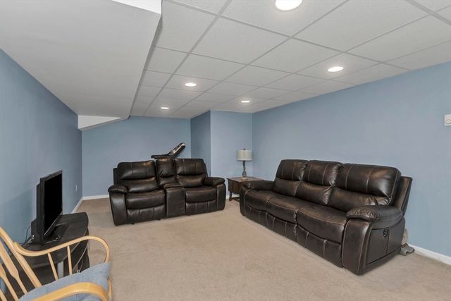 28 Sullivan Blvd A, Oxford, MA 01540