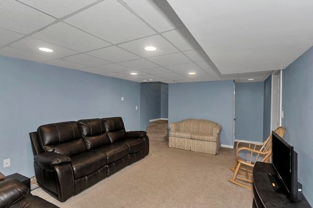 28 Sullivan Blvd A, Oxford, MA 01540