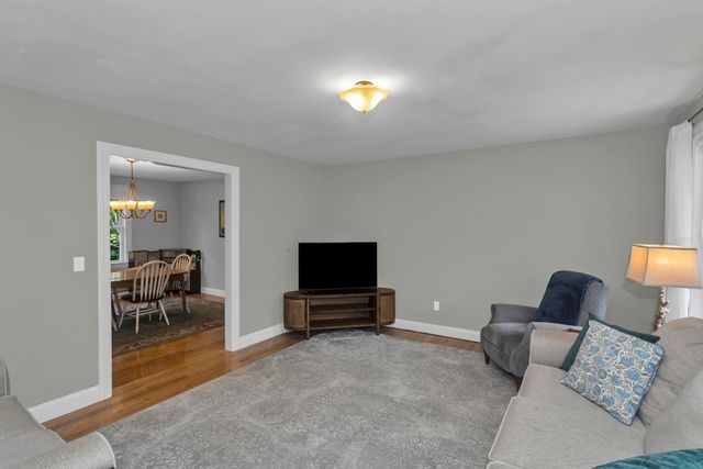 28 Sullivan Blvd A, Oxford, MA 01540