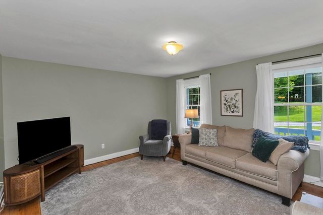 28 Sullivan Blvd A, Oxford, MA 01540