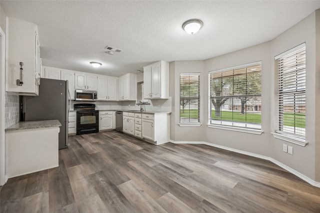 116 Timberview Court, Burleson, TX 76028