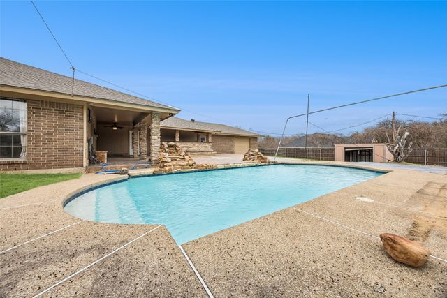 116 Timberview Court, Burleson, TX 76028
