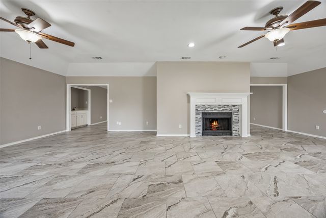 116 Timberview Court, Burleson, TX 76028