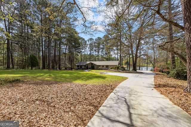 2025 Castle Lake Drive, Tyrone, GA 30290
