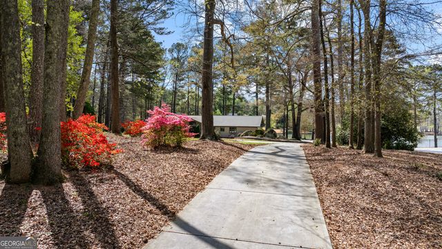 2025 Castle Lake Drive, Tyrone, GA 30290