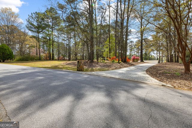 2025 Castle Lake Drive, Tyrone, GA 30290