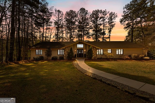 2025 Castle Lake Drive, Tyrone, GA 30290