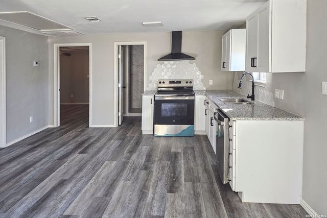 1360 ESSEX ST, San Antonio, TX 78210