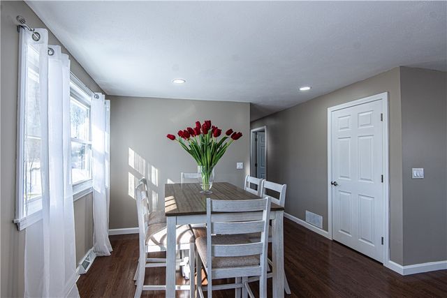 12 Whittier Drive, Coventry, RI 02816