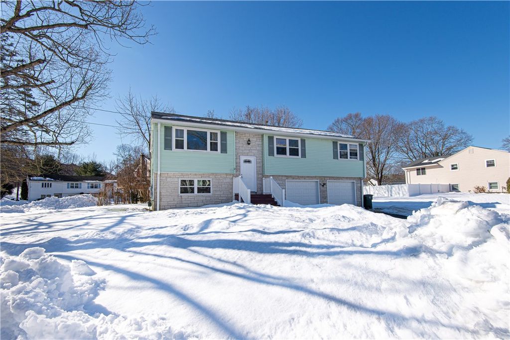 12 Whittier Drive, Coventry, RI 02816
