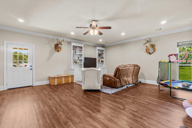 9365 E La Hwy 936, St Amant, LA 70774