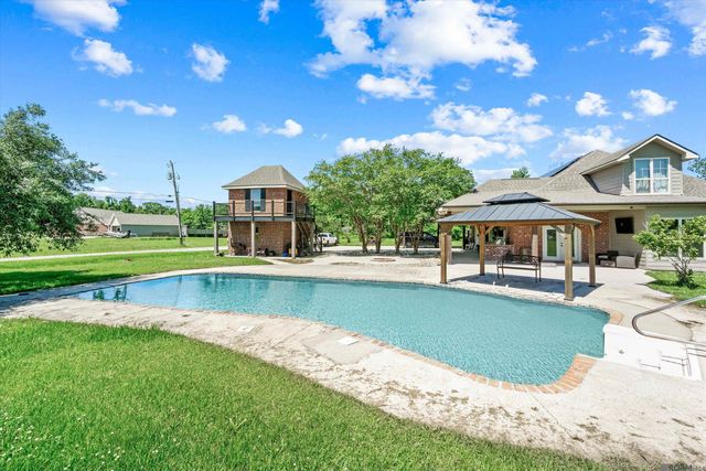 9365 E La Hwy 936, St Amant, LA 70774