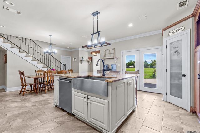 9365 E La Hwy 936, St Amant, LA 70774