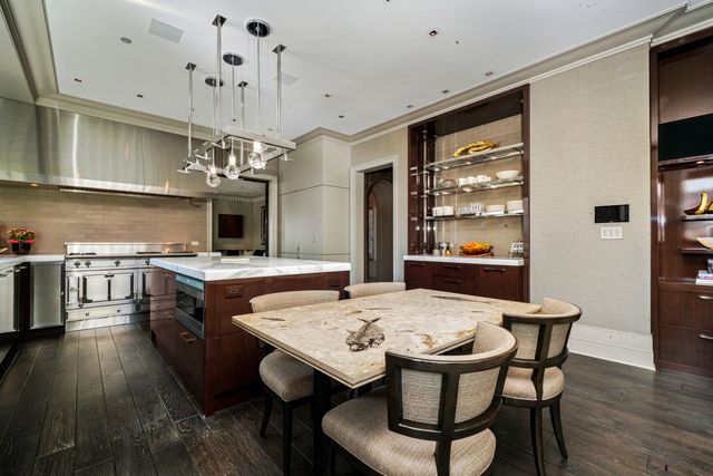 10 E Delaware Place 34A, Chicago, IL 60611