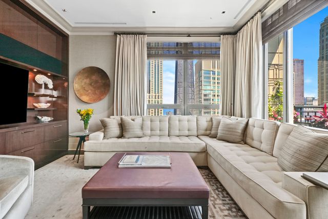 10 E Delaware Place 34A, Chicago, IL 60611