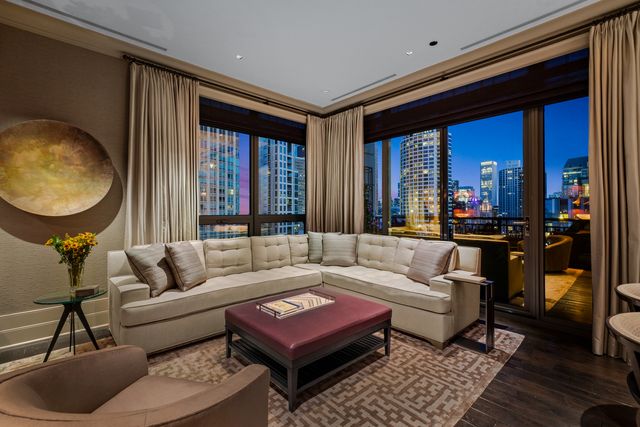 10 E Delaware Place 34A, Chicago, IL 60611