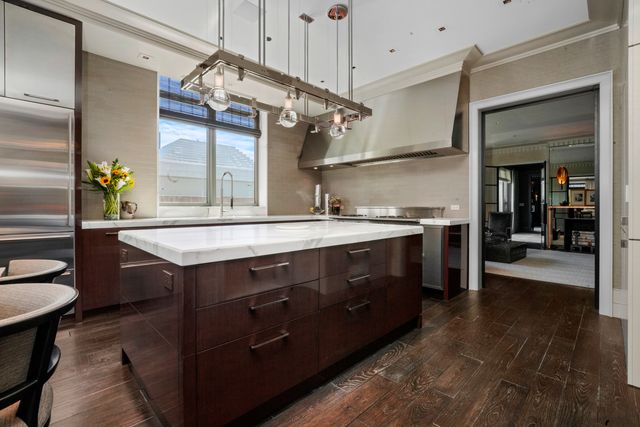 10 E Delaware Place 34A, Chicago, IL 60611