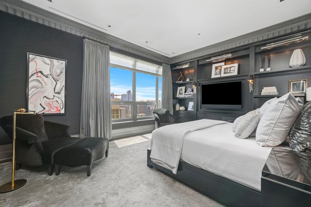 10 E Delaware Place 34A, Chicago, IL 60611