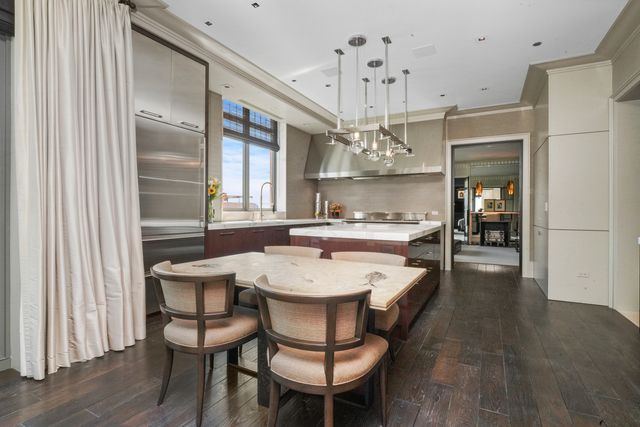 10 E Delaware Place 34A, Chicago, IL 60611