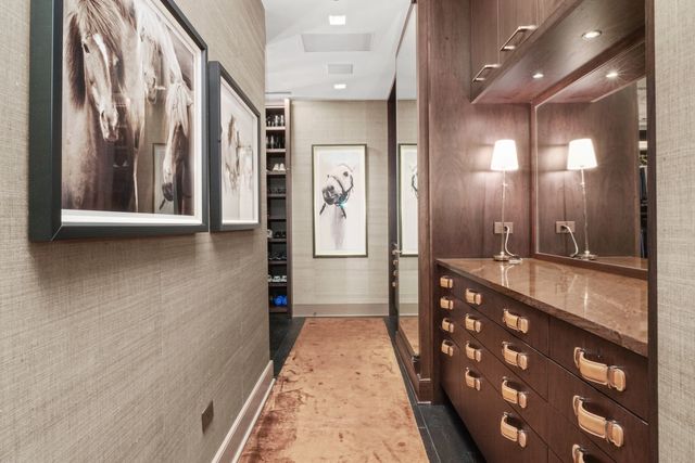 10 E Delaware Place 34A, Chicago, IL 60611