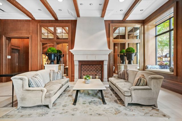 10 E Delaware Place 34A, Chicago, IL 60611