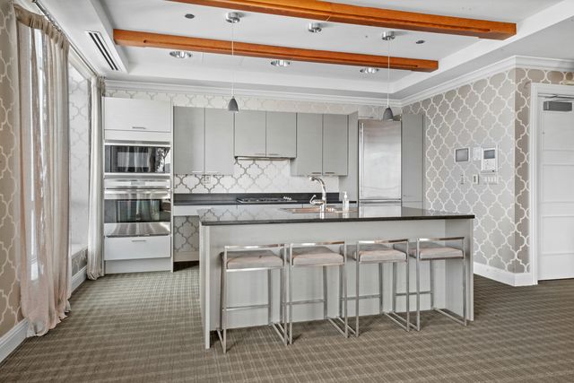 10 E Delaware Place 34A, Chicago, IL 60611