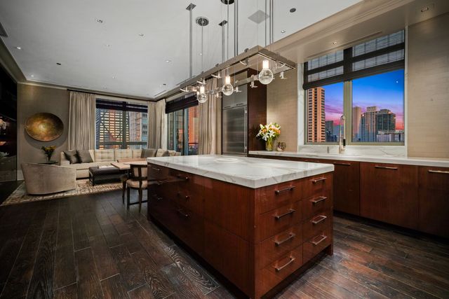 10 E Delaware Place 34A, Chicago, IL 60611