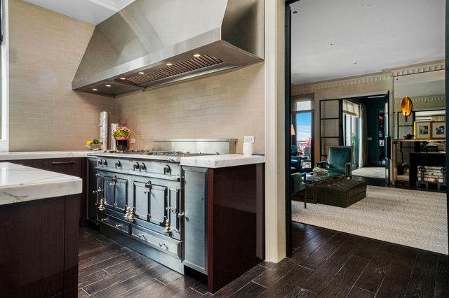 10 E Delaware Place 34A, Chicago, IL 60611