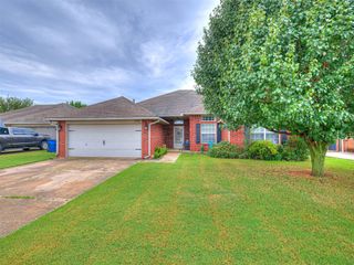 736 E Pointe Court Lane, Mustang, OK 73064