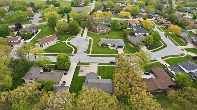 1029 Greenview Drive, Crown Point, IN 46307