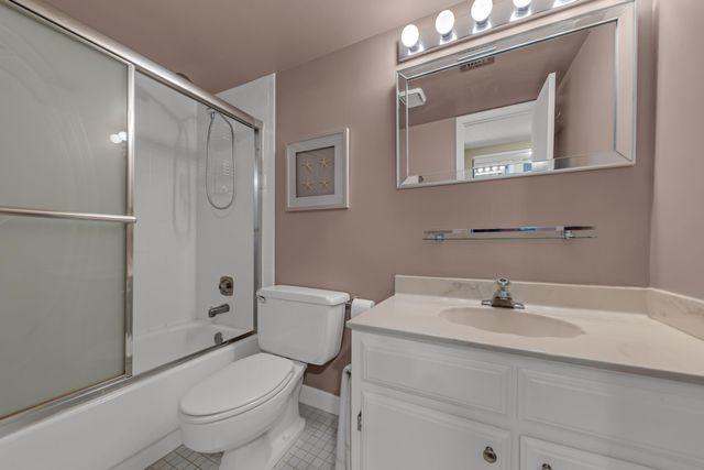 6521 Pumpkin Seed Circle 221, Boca Raton, FL 33433