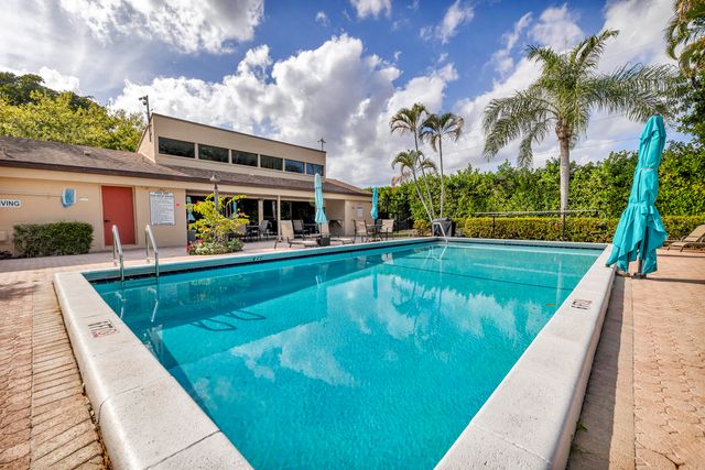 6521 Pumpkin Seed Circle 221, Boca Raton, FL 33433