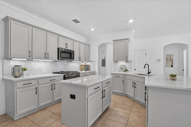 401 Eureka Court, Burleson, TX 76028