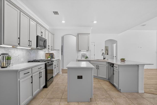 401 Eureka Court, Burleson, TX 76028