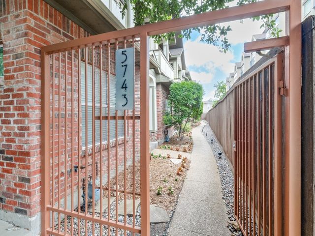 5743 Prospect Avenue 102, Dallas, TX 75206