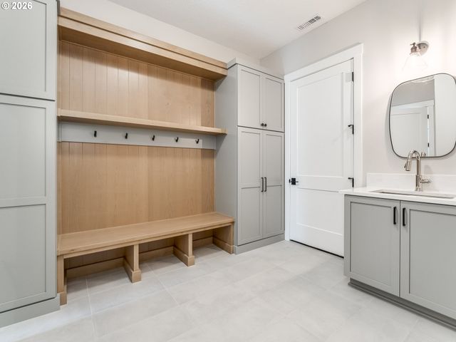 15012 Nw 13TH Ave, Vancouver, WA 98685