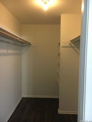 8702 Village Dr, San Antonio, TX 78217
