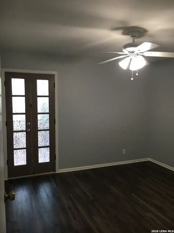 8702 Village Dr, San Antonio, TX 78217