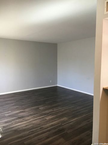 8702 Village Dr, San Antonio, TX 78217