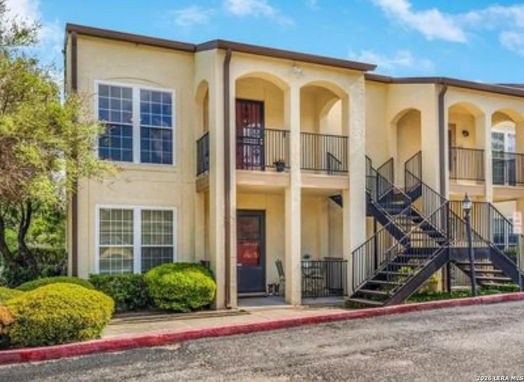 8702 Village Dr, San Antonio, TX 78217