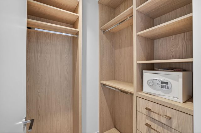 2311 SE 17th St 204, Fort Lauderdale, FL 33316