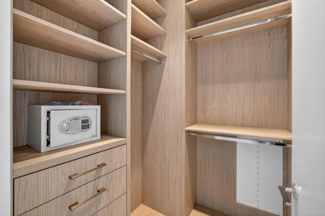 2311 SE 17th St 204, Fort Lauderdale, FL 33316