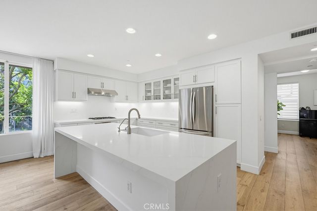 587 Rockefeller, Irvine, CA 92612