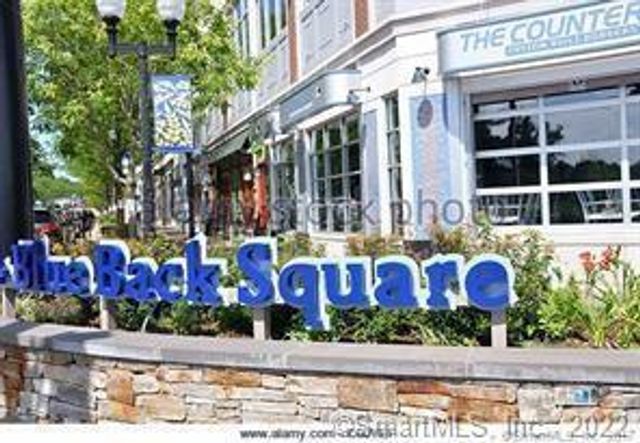 15 Dinah Street 303, West Hartford, CT 06107