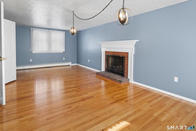 5 Sparkle Street, Enfield, CT 06082