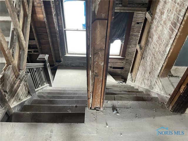 1081 W Woodruff Avenue, Toledo, OH 43606